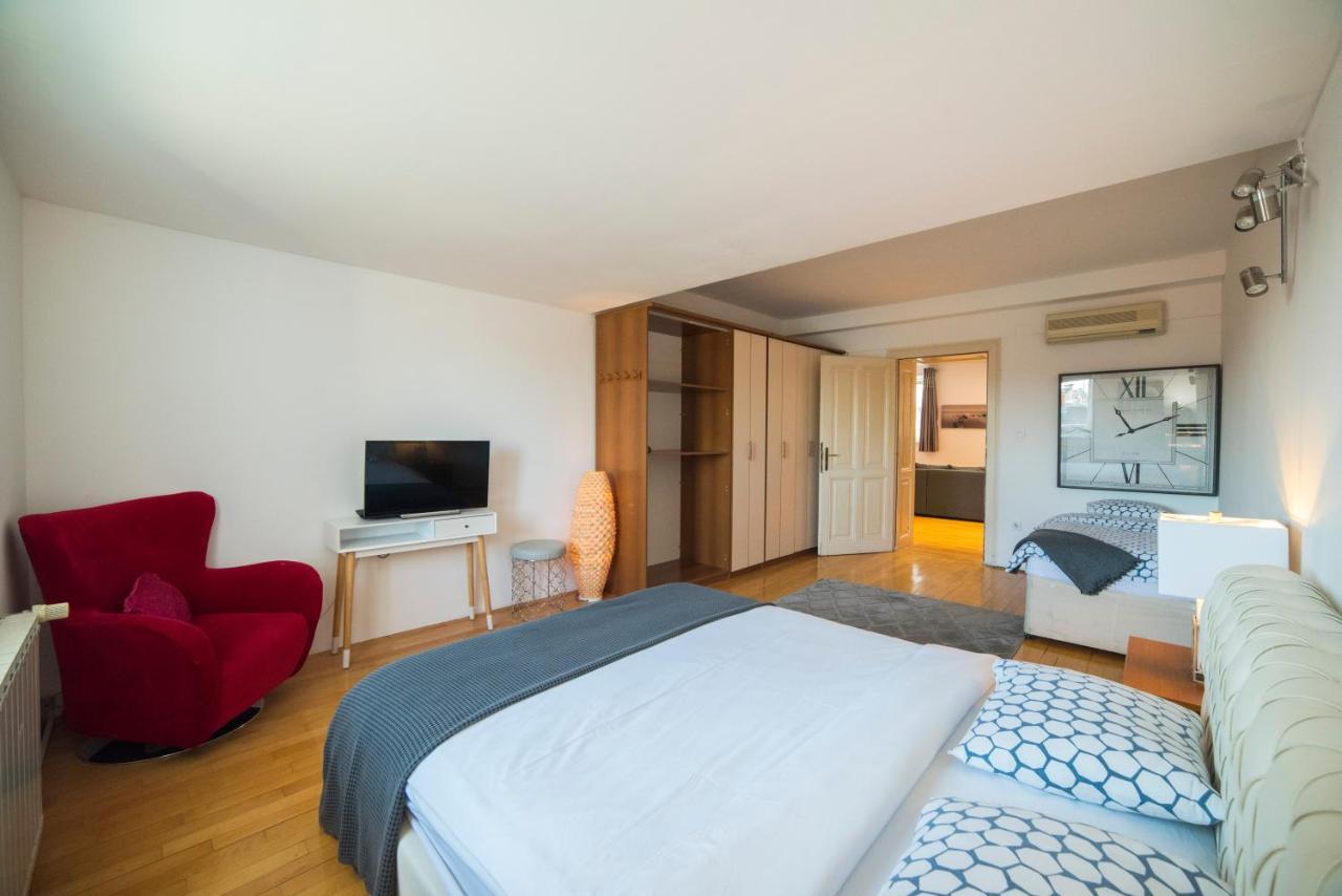 Octogon Apartma *