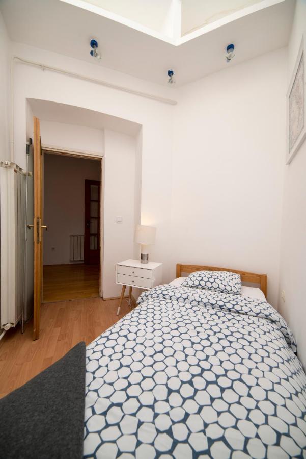 Octogon Apartma *